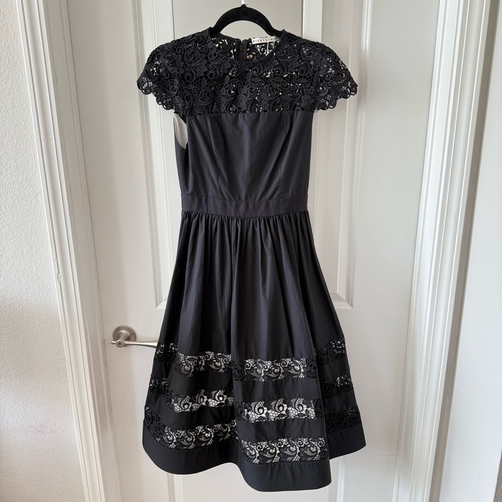 Alice + Olivia Mallie Lace Dress Size 2 - Picture 4 of 9